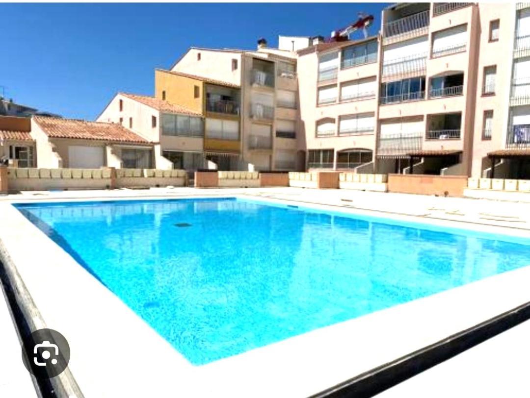Centre Port,Studio Cosy,Vue Piscine Et Sur Le Parking Prive Ainsi Que Le Mont Saint Martin Agde Exteriör bild